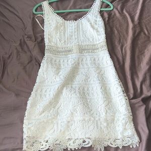 Bebe white scallop hem white dress sz 0
